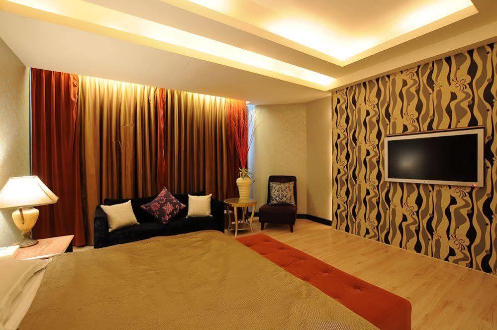 Liti Motel Taichung Exterior photo
